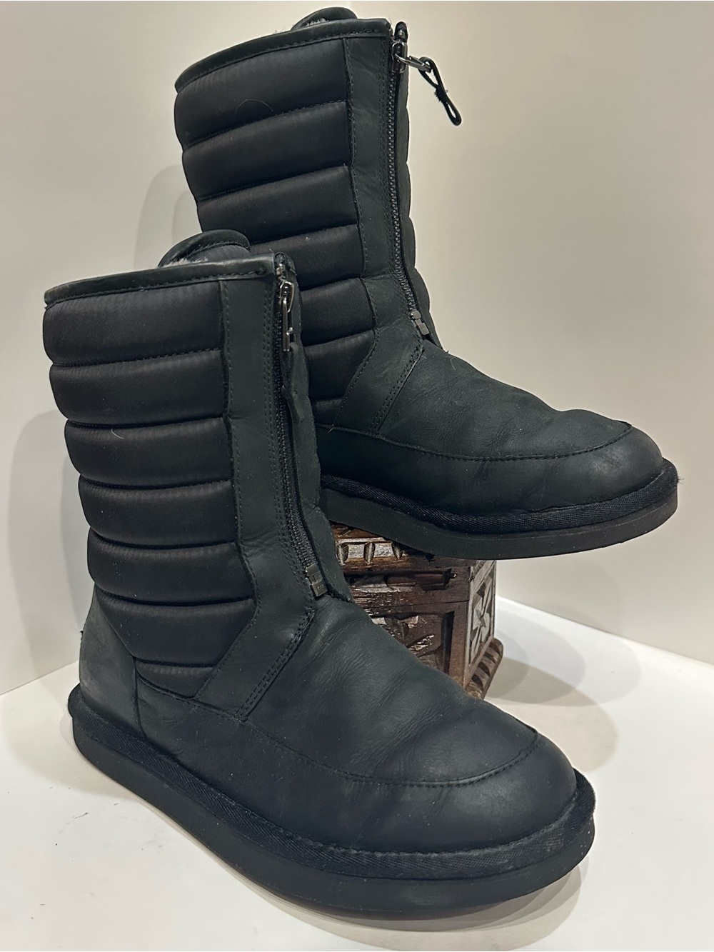 UGG Australia 1013292 Zaire Short Zip Suede Sheepskin Snow Boots Black 7